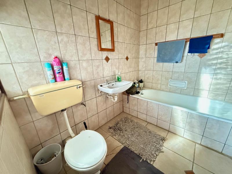 4 Bedroom Property for Sale in Bergzicht Western Cape
